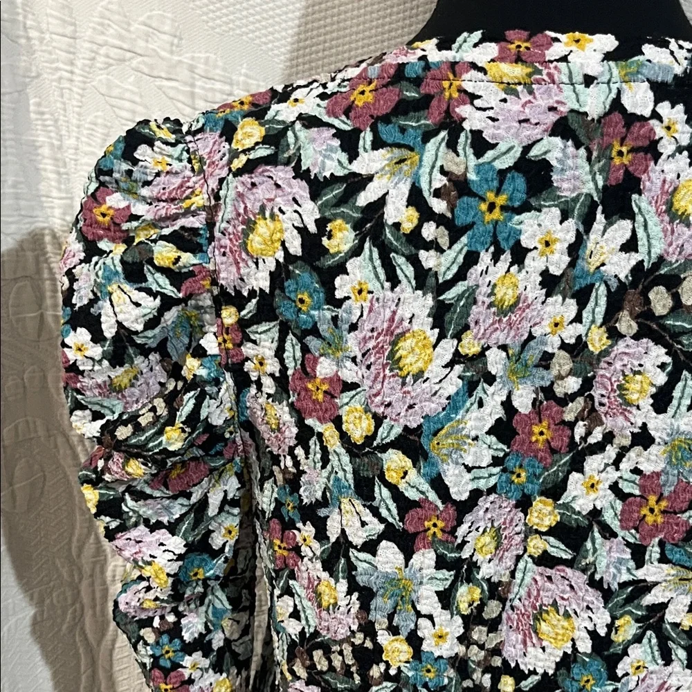 Loft Floral Shirred V-Neck Puff Sleeve Top,‎ size medium